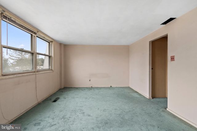 4236 LAWNSIDE RD, Philadelphia, PA 19154