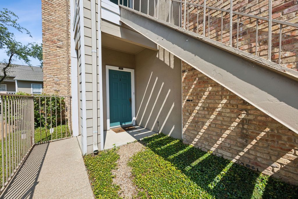 8600 Coppertowne Lane 2000, Dallas, TX 75243