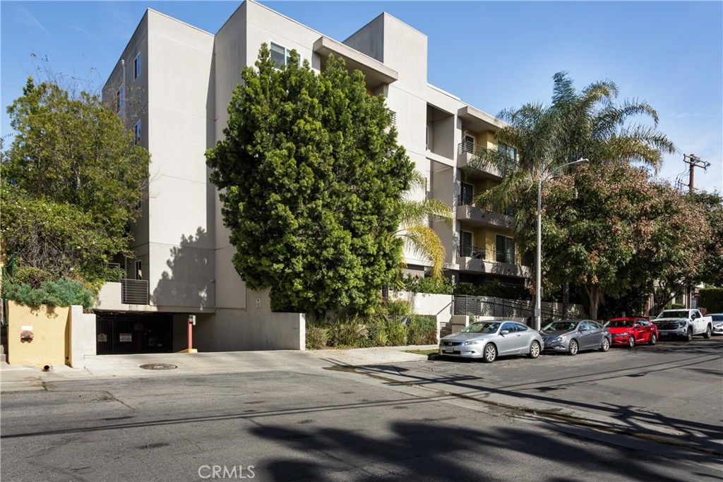 Image 1 of property listing at 11115 Acama 207, Studio City, CA 91602