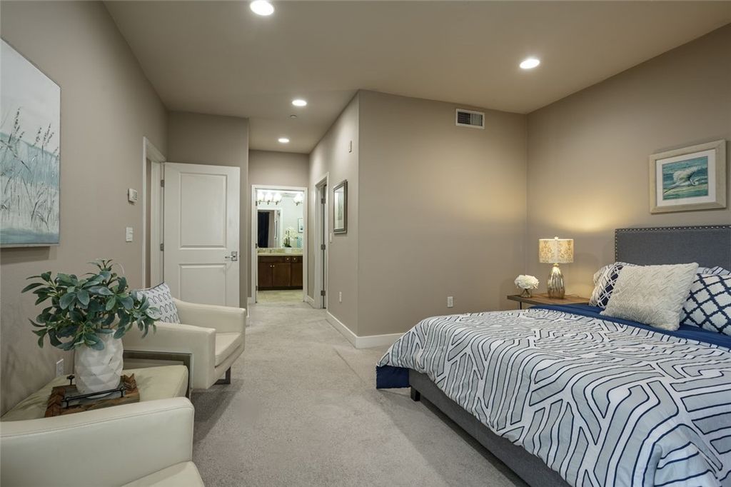 Image 13 of property listing at 11115 Acama 207, Studio City, CA 91602