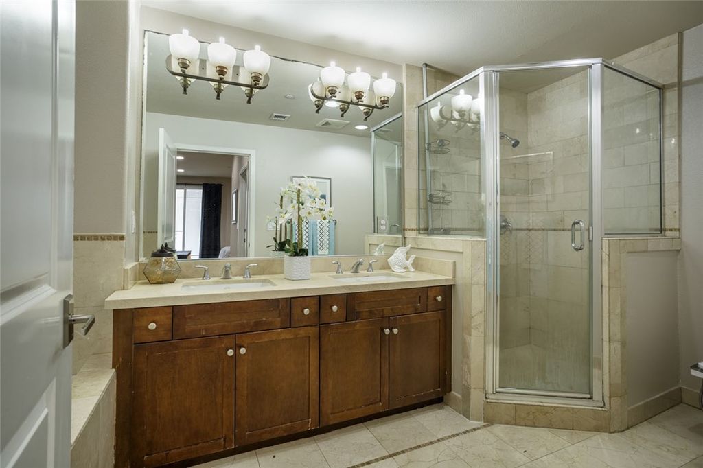Image 15 of property listing at 11115 Acama 207, Studio City, CA 91602