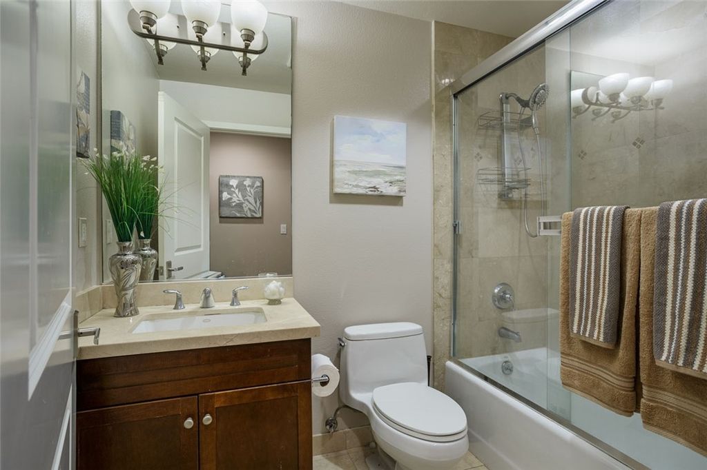 Image 18 of property listing at 11115 Acama 207, Studio City, CA 91602