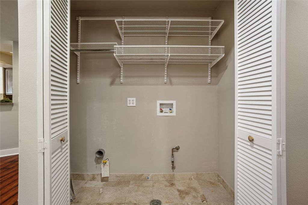 Image 19 of property listing at 11115 Acama 207, Studio City, CA 91602