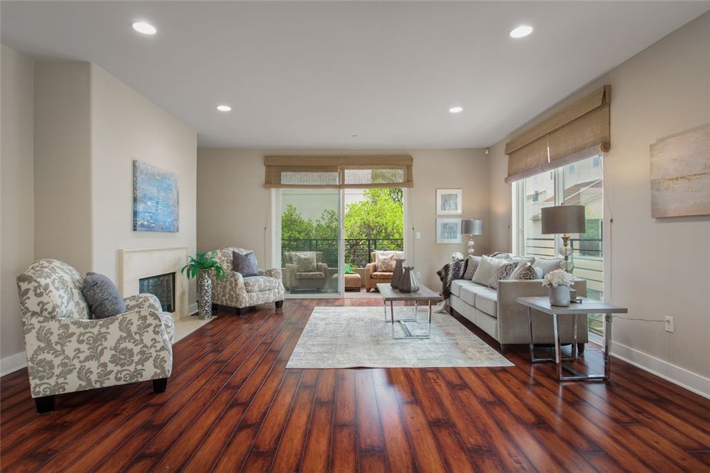 Image 3 of property listing at 11115 Acama 207, Studio City, CA 91602