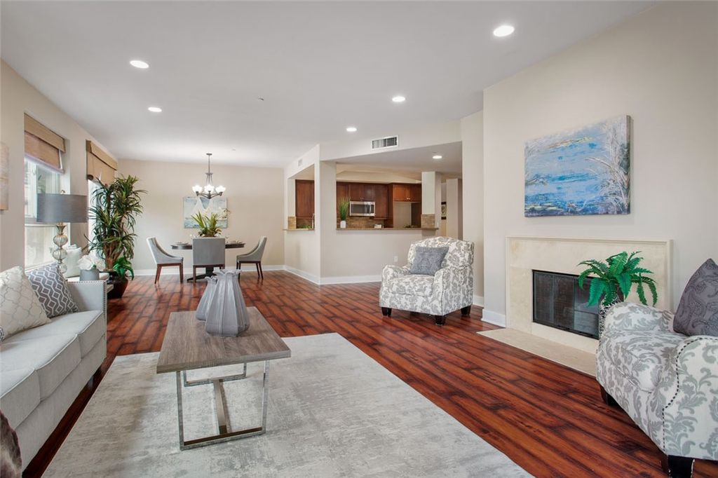 Image 4 of property listing at 11115 Acama 207, Studio City, CA 91602