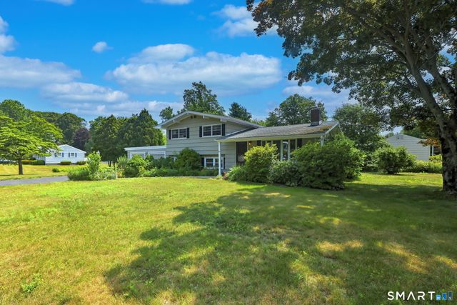 21 McDermott Circle, Hamden, CT 06518