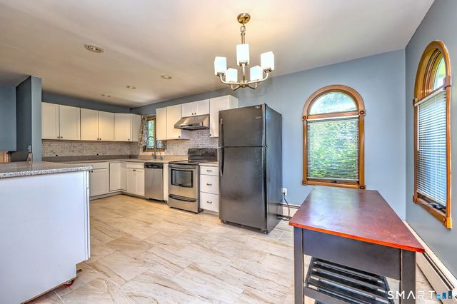 21 McDermott Circle, Hamden, CT 06518