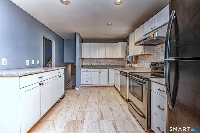 21 McDermott Circle, Hamden, CT 06518