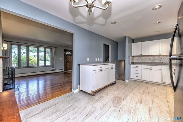 21 McDermott Circle, Hamden, CT 06518