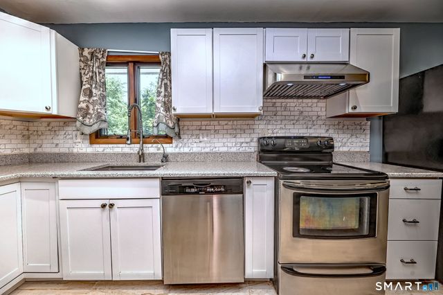 21 McDermott Circle, Hamden, CT 06518