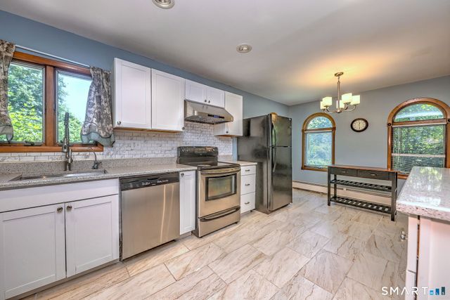21 McDermott Circle, Hamden, CT 06518