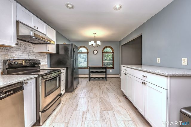 21 McDermott Circle, Hamden, CT 06518