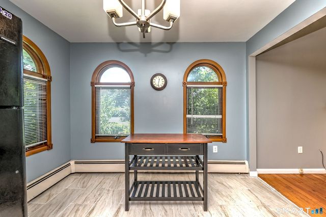 21 McDermott Circle, Hamden, CT 06518