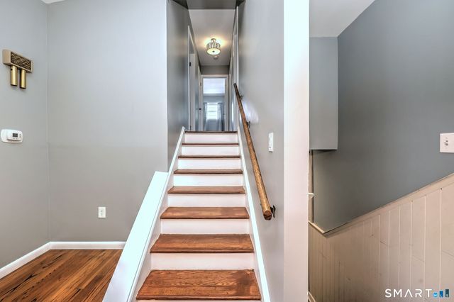 21 McDermott Circle, Hamden, CT 06518