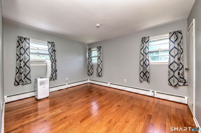21 McDermott Circle, Hamden, CT 06518