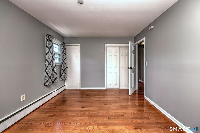 21 McDermott Circle, Hamden, CT 06518