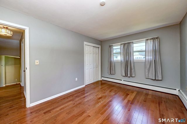 21 McDermott Circle, Hamden, CT 06518