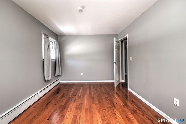 21 McDermott Circle, Hamden, CT 06518