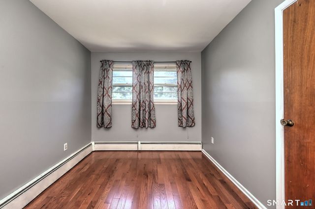 21 McDermott Circle, Hamden, CT 06518