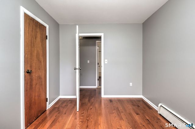 21 McDermott Circle, Hamden, CT 06518