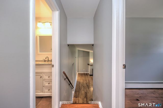 21 McDermott Circle, Hamden, CT 06518