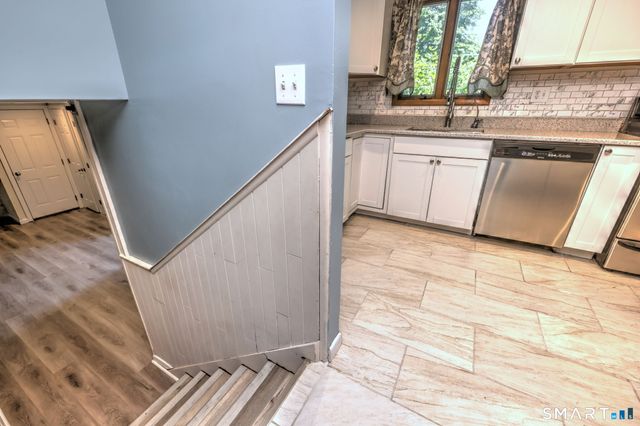 21 McDermott Circle, Hamden, CT 06518
