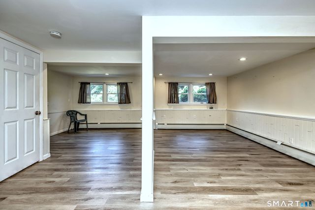 21 McDermott Circle, Hamden, CT 06518
