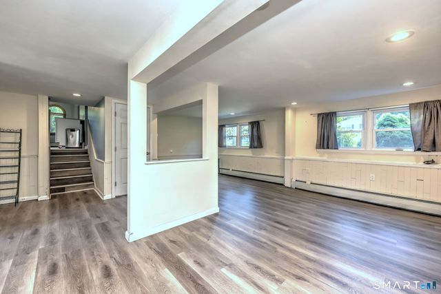 21 McDermott Circle, Hamden, CT 06518