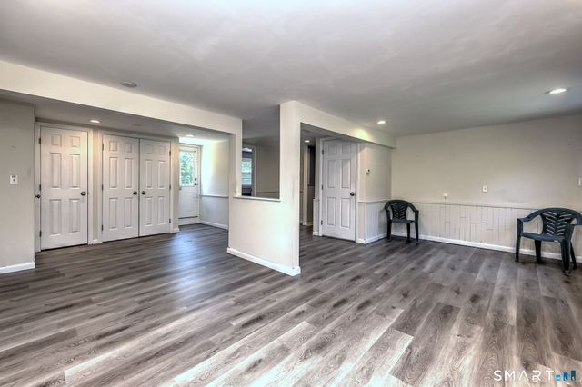 21 McDermott Circle, Hamden, CT 06518