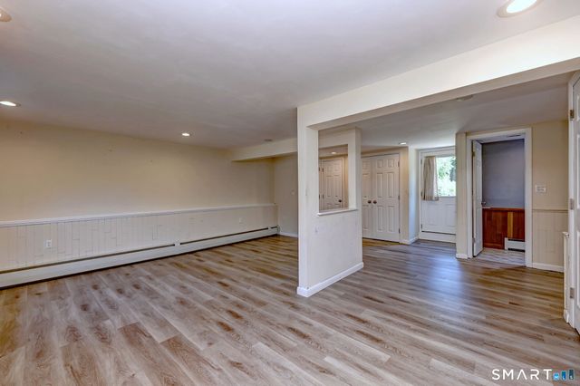 21 McDermott Circle, Hamden, CT 06518