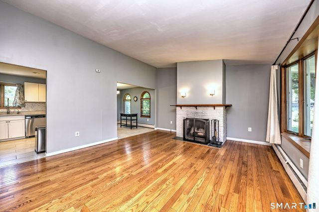 21 McDermott Circle, Hamden, CT 06518