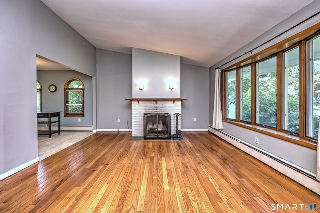 21 McDermott Circle, Hamden, CT 06518