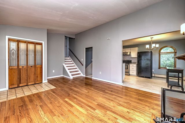 21 McDermott Circle, Hamden, CT 06518