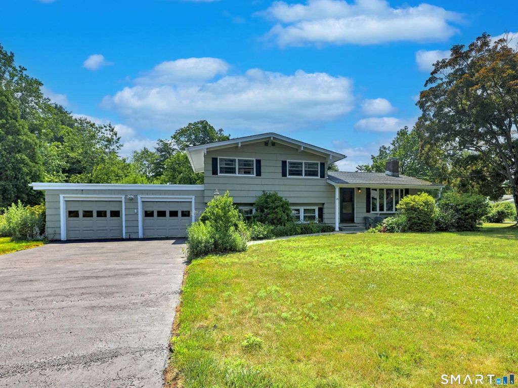 21 McDermott Circle, Hamden, CT 06518