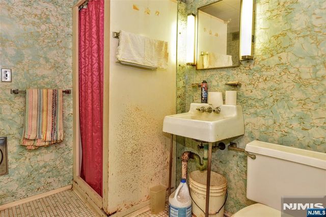 1-02 Hopper Avenue, Fair Lawn, NJ 07410