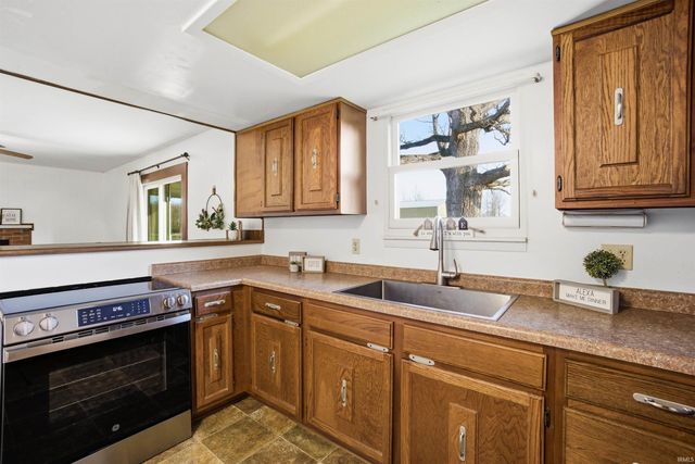 10080 E 500 S, Upland, IN 46989