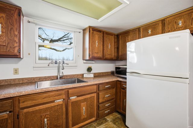 10080 E 500 S, Upland, IN 46989