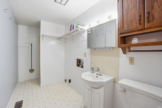 10080 E 500 S, Upland, IN 46989