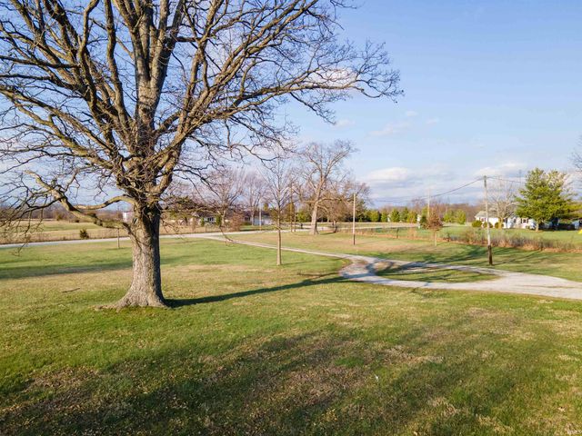 10080 E 500 S, Upland, IN 46989