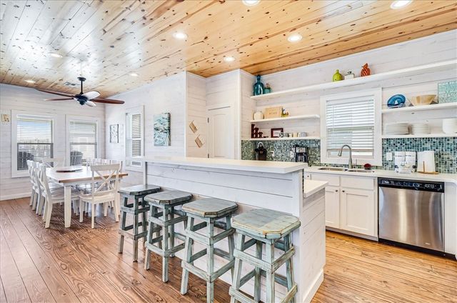 2727 S 11th St 31, Port Aransas, TX 78373