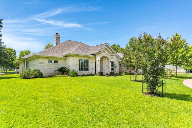 307 E Pheasant RD, Highland Haven, TX 78654