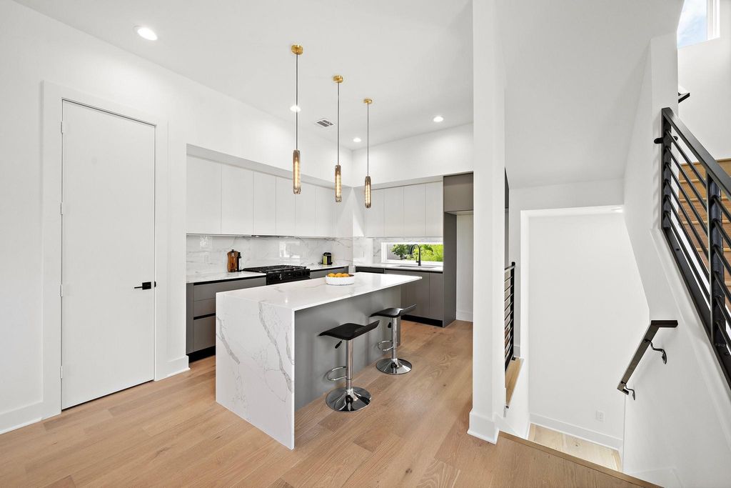 1607 Barbee Street, Houston, TX 77004