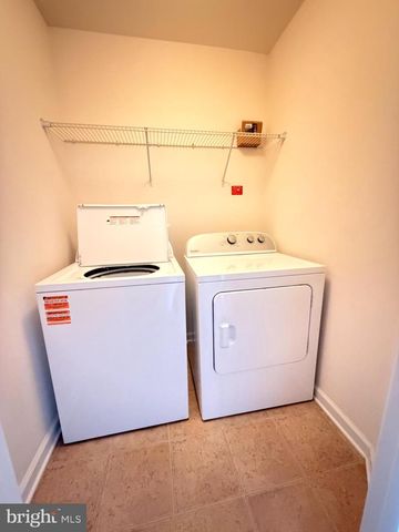 1124 OAKWOOD ST, Fredericksburg, VA 22401