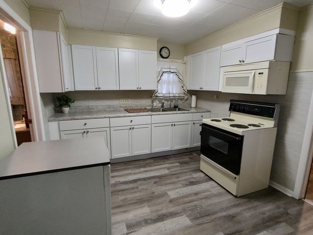 11090 Woodstock Road, Garden Prairie, IL 61038