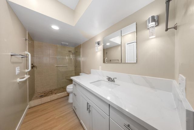 1655 E Palm Canyon Drive 205, Palm Springs, CA 92264
