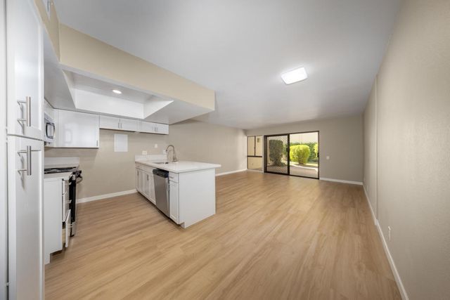 1655 E Palm Canyon Drive 205, Palm Springs, CA 92264