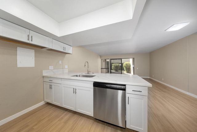 1655 E Palm Canyon Drive 205, Palm Springs, CA 92264