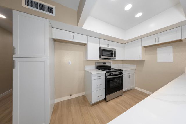 1655 E Palm Canyon Drive 205, Palm Springs, CA 92264