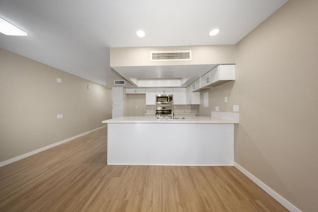 1655 E Palm Canyon Drive 205, Palm Springs, CA 92264