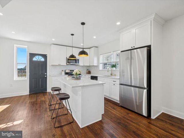 7012 W PASSYUNK AVE, Philadelphia, PA 19142